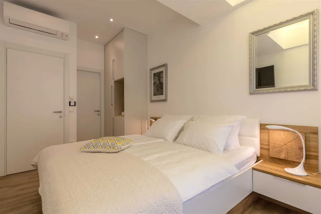 Sunny Double Apartment with Sauna Near Bačvice Beach, Split