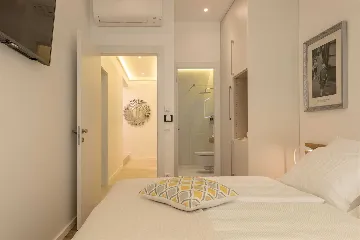 Sunny Double Apartment with Sauna Near Bačvice Beach, Split