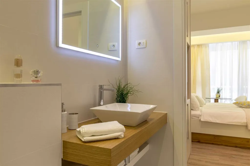 Sunny Double Apartment with Sauna Near Bačvice Beach, Split