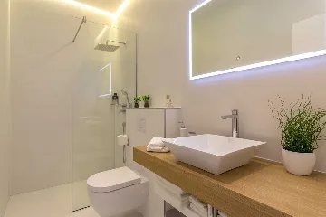 Sunny Double Apartment with Sauna Near Bačvice Beach, Split