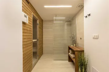 Sunny Double Apartment with Sauna Near Bačvice Beach, Split