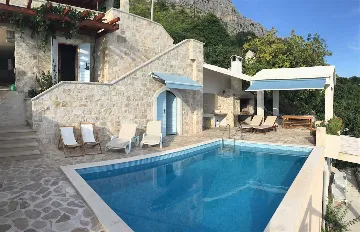 Private Villa with Pool in Jesenice