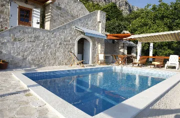 Private Villa with Pool in Jesenice