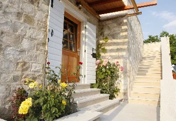 Private Villa with Pool in Jesenice