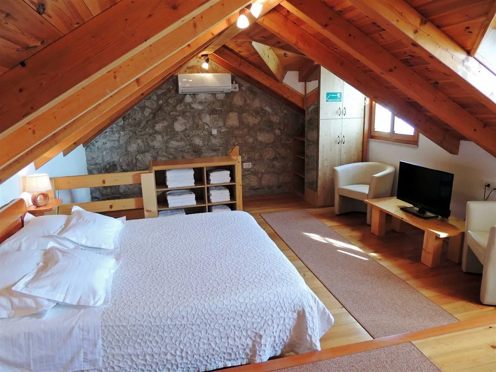 Private Villa with Pool in Jesenice