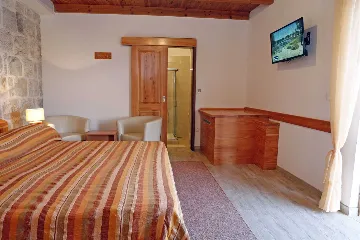 Private Villa with Pool in Jesenice