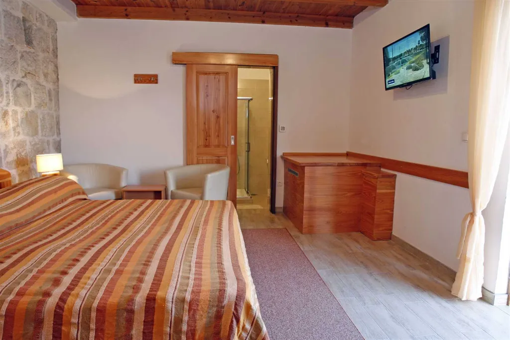 Private Villa with Pool in Jesenice