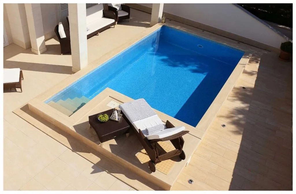 Sea View Villa with Pool in Primošten