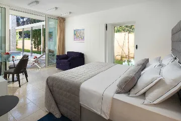 Modern Villa Retreat with Pool in Bol