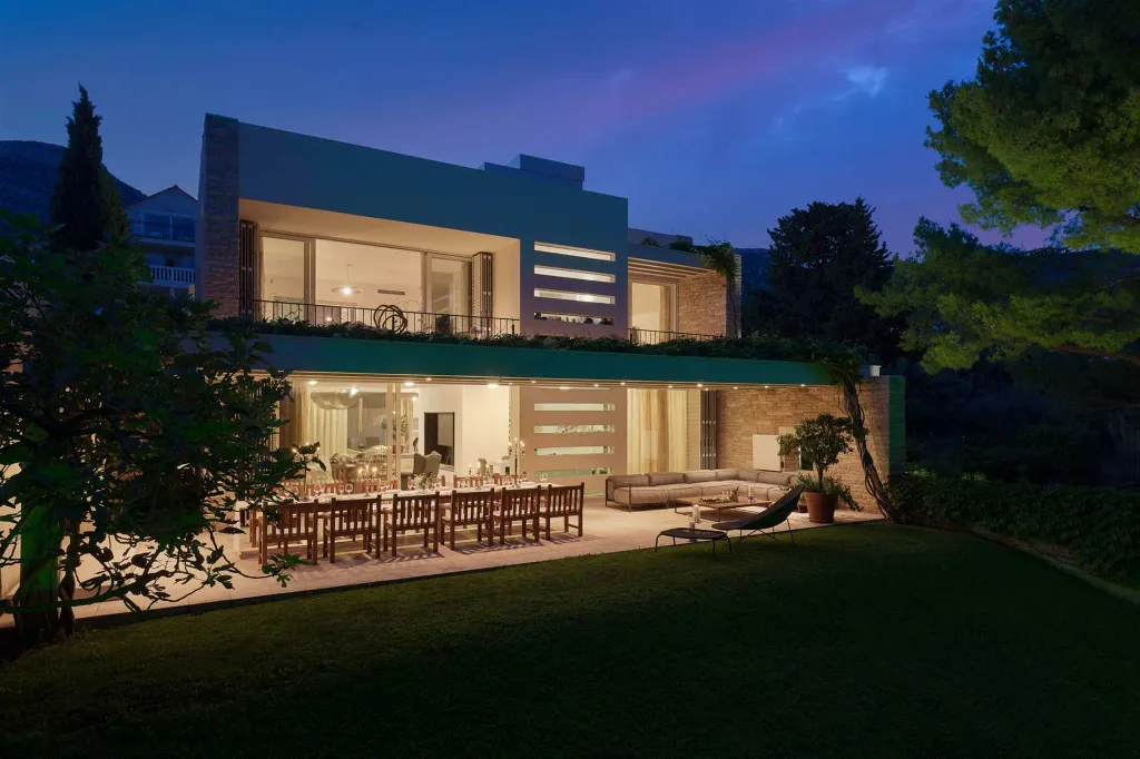 Modern Villa Retreat with Pool in Bol