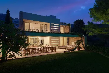 Modern Villa Retreat with Pool in Bol