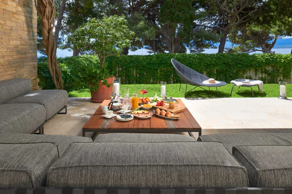 Modern Villa Retreat with Pool in Bol