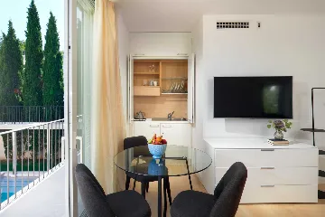 Modern Villa Retreat with Pool in Bol