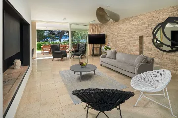 Modern Villa Retreat with Pool in Bol