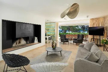 Modern Villa Retreat with Pool in Bol