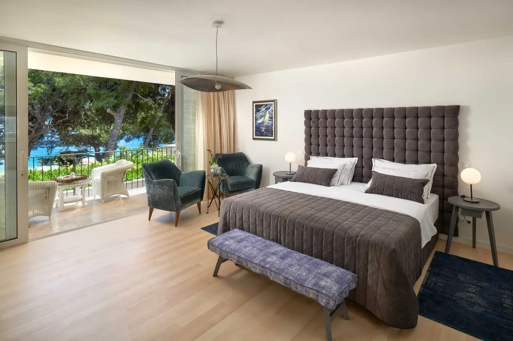 Modern Villa Retreat with Pool in Bol