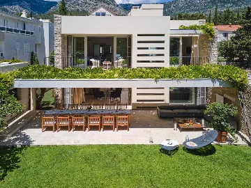 Modern Villa Retreat with Pool in Bol