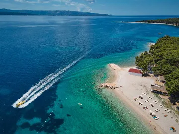 Modern Villa Retreat with Pool in Bol