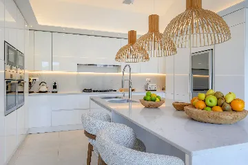 Waterfront Villa with Infinity Pool, Selca