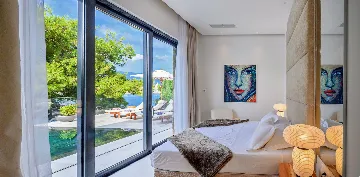 Waterfront Villa with Infinity Pool, Selca