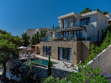 Waterfront Villa with Infinity Pool, Selca