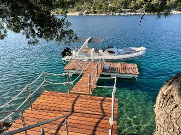Waterfront Villa with Infinity Pool, Selca