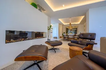 Waterfront Villa with Infinity Pool, Selca