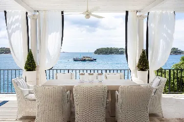 Seafront Villa with Pool in Dubrovnik