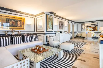 Seafront Villa with Pool in Dubrovnik