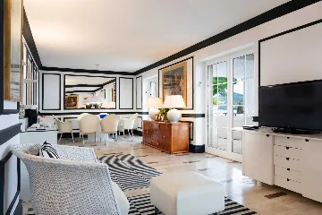 Seafront Villa with Pool in Dubrovnik