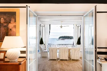 Seafront Villa with Pool in Dubrovnik