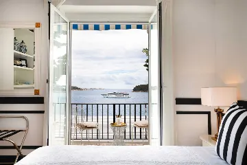 Seafront Villa with Pool in Dubrovnik