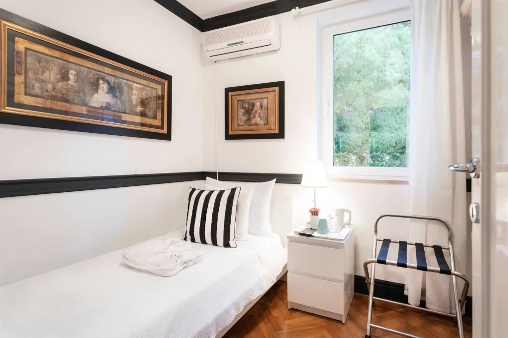 Seafront Villa with Pool in Dubrovnik