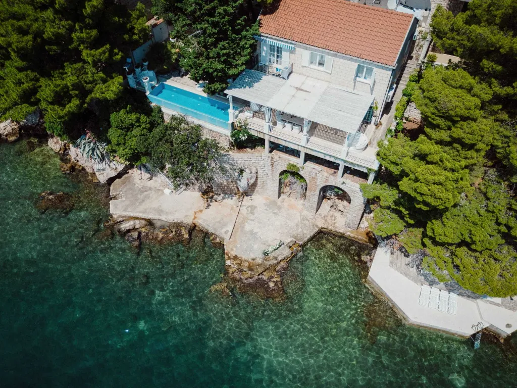 Seafront Villa with Pool in Dubrovnik