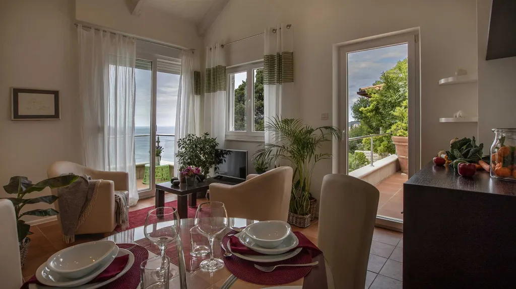 Elegant Stone Villa with Pool in Dubrovnik