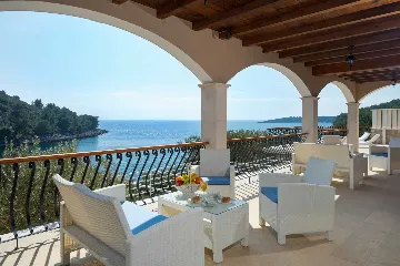 Seafront Wellness Villa with Pool, Blato