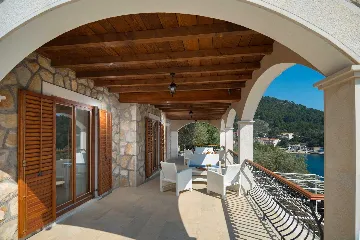 Seafront Wellness Villa with Pool, Blato