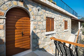 Seafront Wellness Villa with Pool, Blato