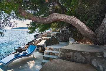 Seafront Wellness Villa with Pool, Blato