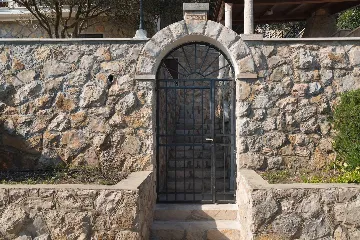 Seafront Wellness Villa with Pool, Blato