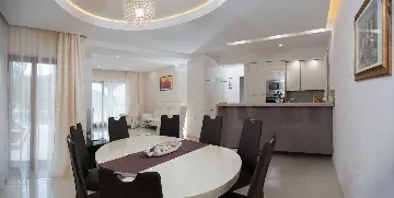 Seafront Wellness Villa with Pool, Blato