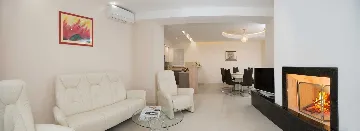 Seafront Wellness Villa with Pool, Blato