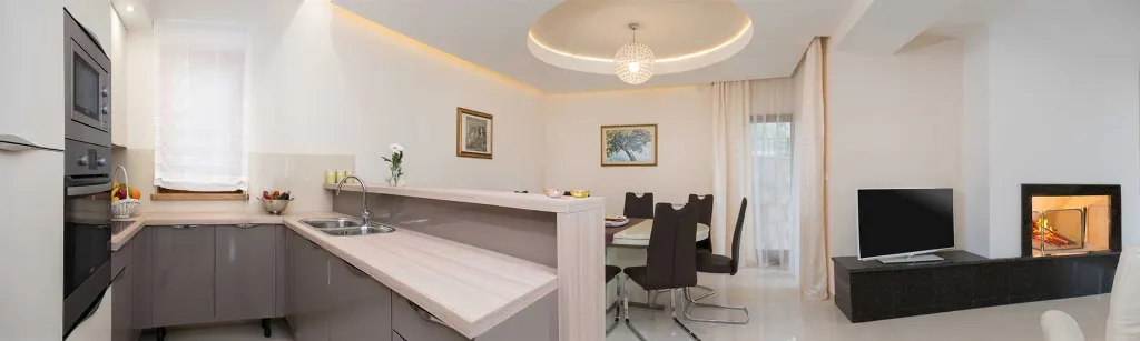Seafront Wellness Villa with Pool, Blato