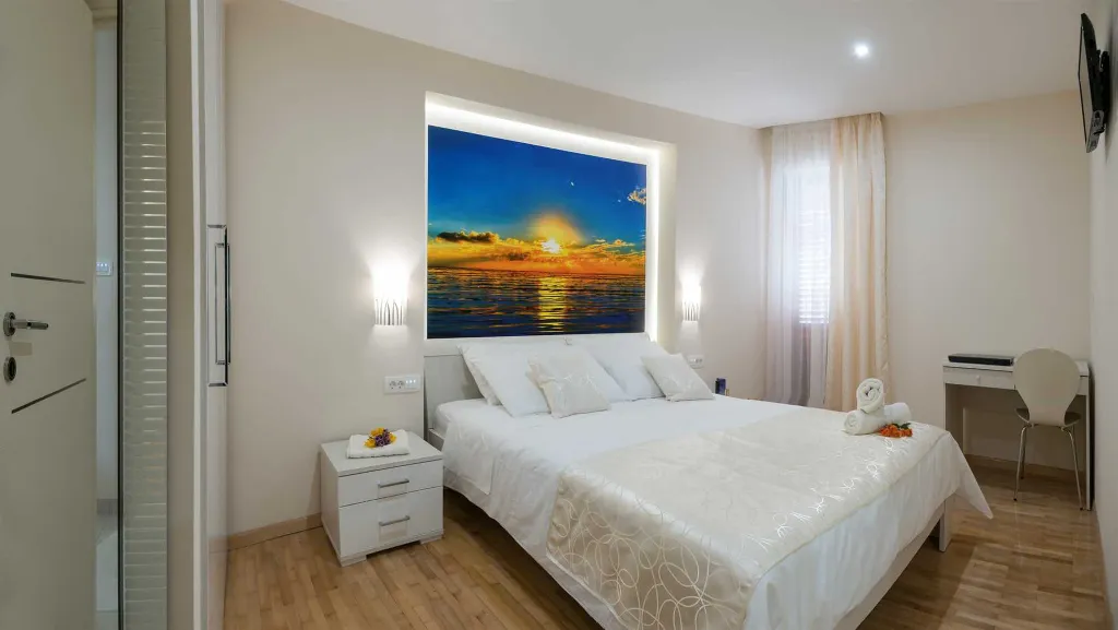Seafront Wellness Villa with Pool, Blato