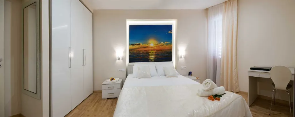Seafront Wellness Villa with Pool, Blato
