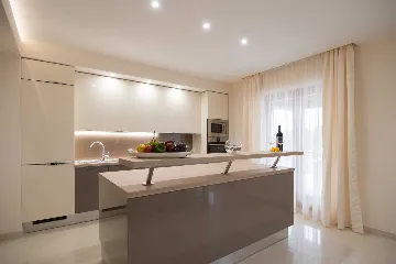 Seafront Wellness Villa with Pool, Blato