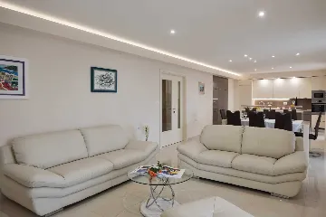 Seafront Wellness Villa with Pool, Blato