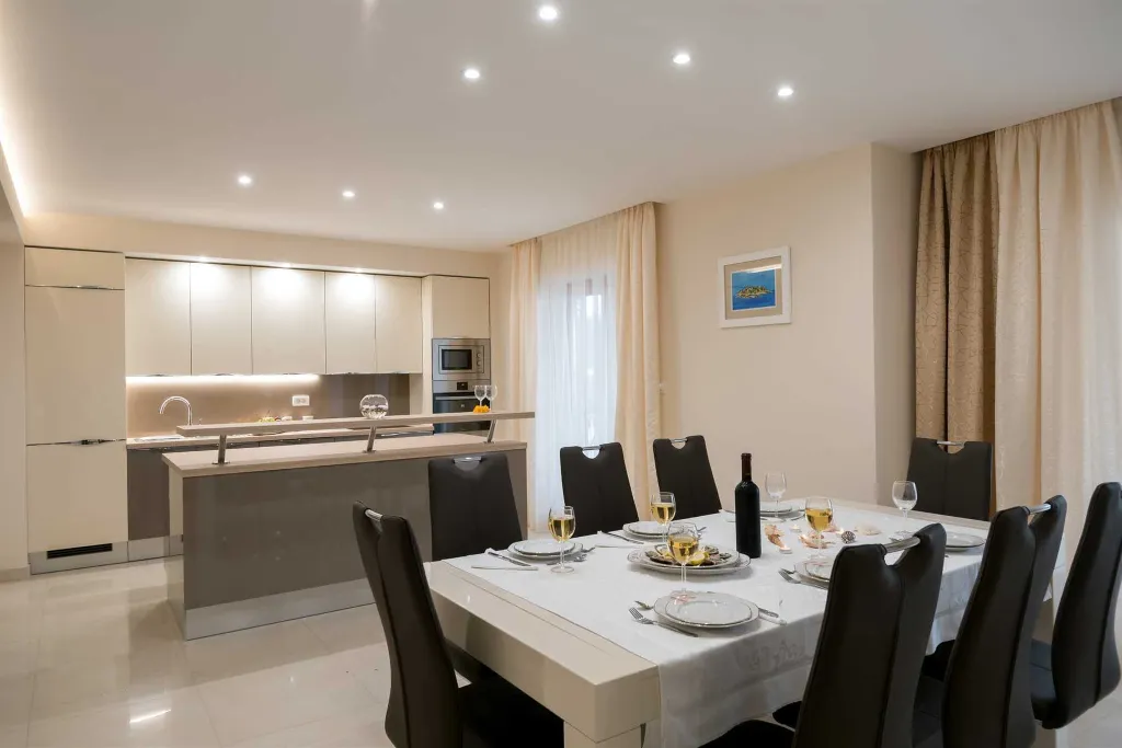 Seafront Wellness Villa with Pool, Blato