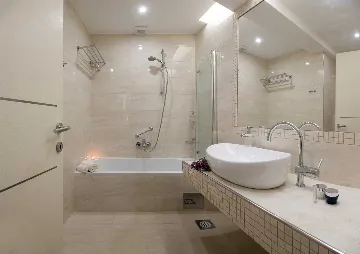 Seafront Wellness Villa with Pool, Blato