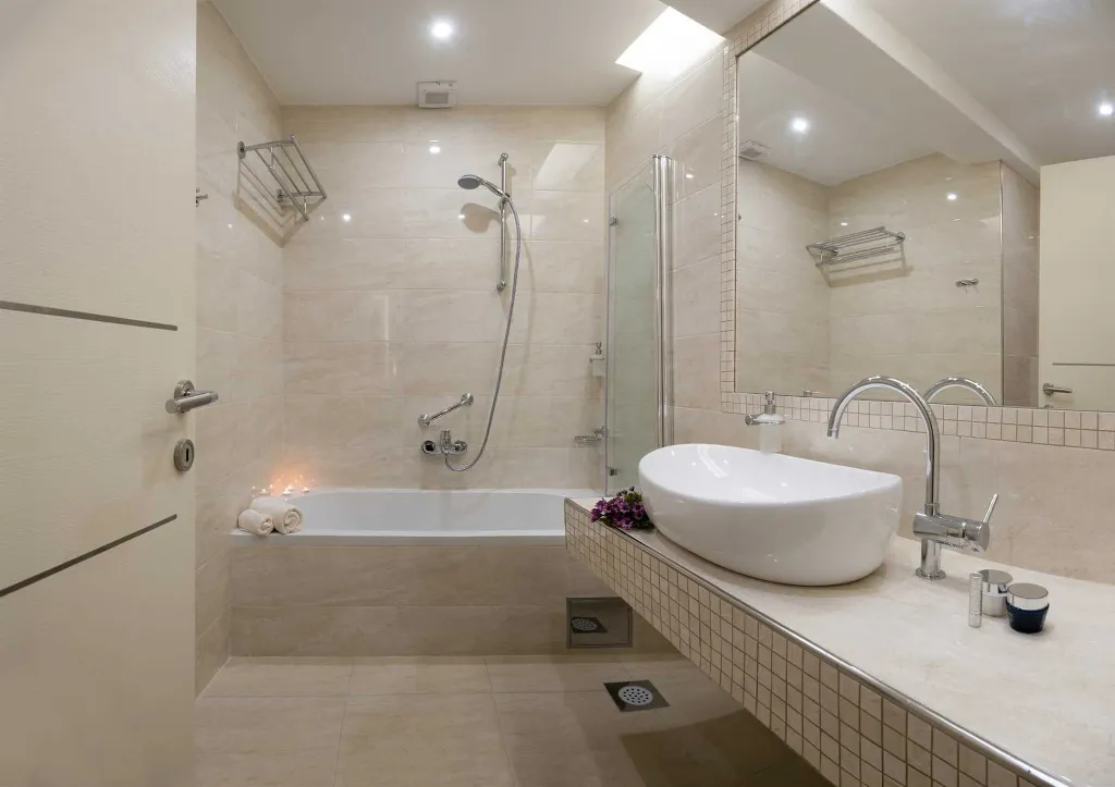 Seafront Wellness Villa with Pool, Blato